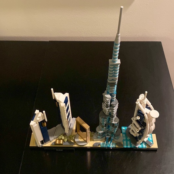 Retired Lego Architecture Skyline Collection Dubai 21052 - Picture 2 of 9